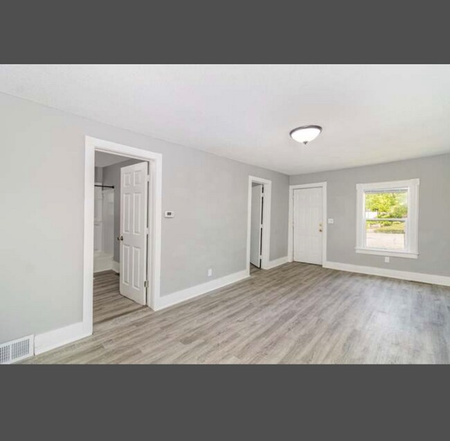 Building Photo - 476 Brainerd Ave