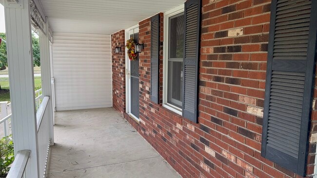 Building Photo - 4669 Pinehurst Dr