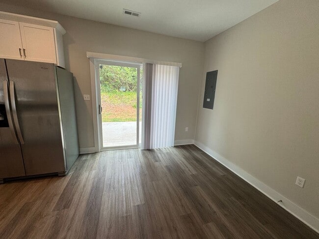 Building Photo - End Unit Luxury Townhouse in Campbell County