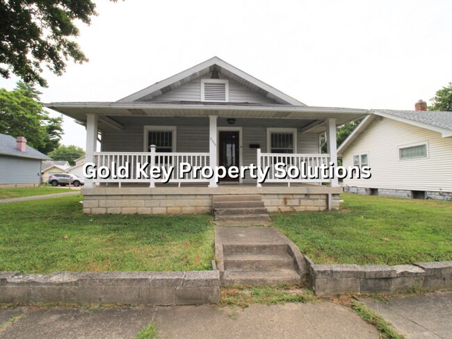 Foto del edificio - Attractive 2 BR 1 BA House with 2-Car Garage and Covered Porch (NO SECTION 8)