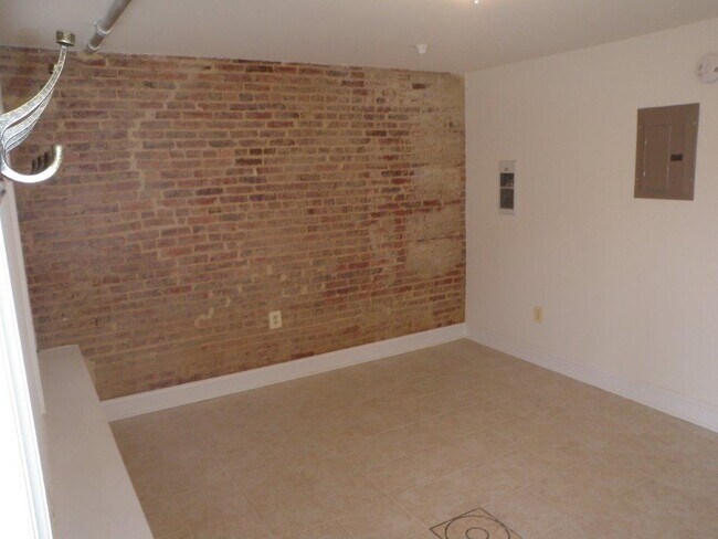 bedroom - 2934 N Calvert St