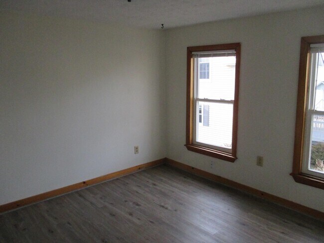 Building Photo - 130 Roxbury St