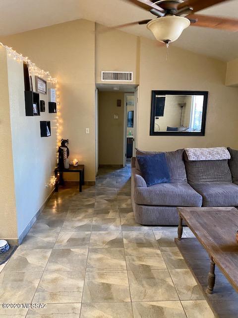 Foto del edificio - 6141 N Tarragon Ave