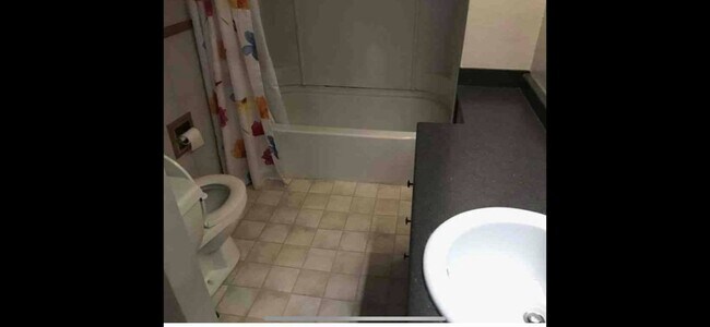 Building Photo - 506 E Warren St