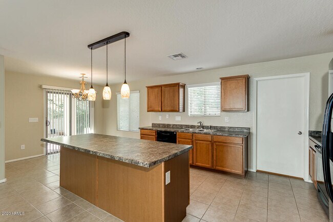 Foto del edificio - 7273 W Glenn Dr