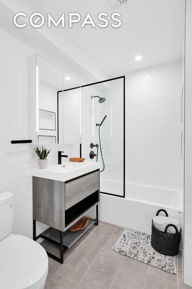 Foto del edificio - 1390 Putnam Ave