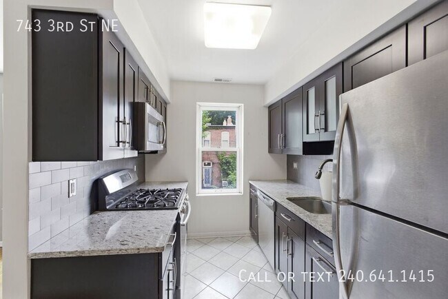 Foto del edificio - 743 3rd St NE