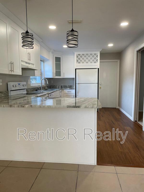 Foto del edificio - 810 Maple Ridge Rd