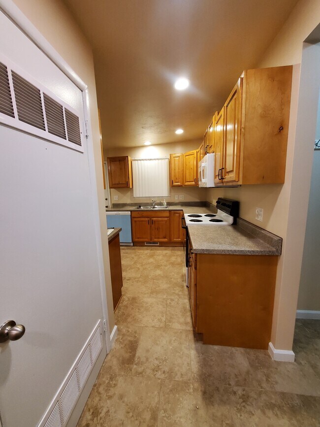 Building Photo - 2024 W 4400 S