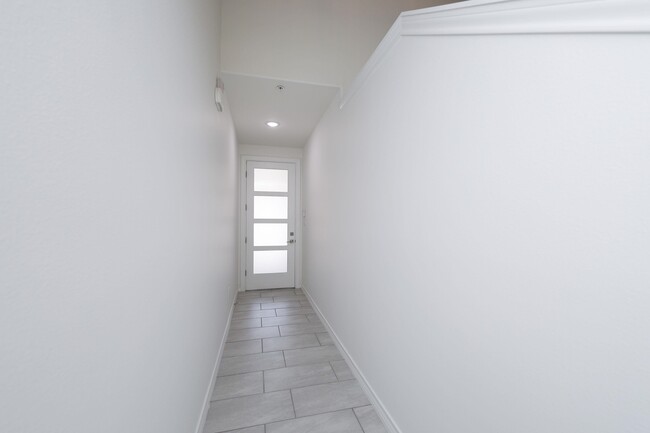 Foto del edificio - 9921 Bijan Dr