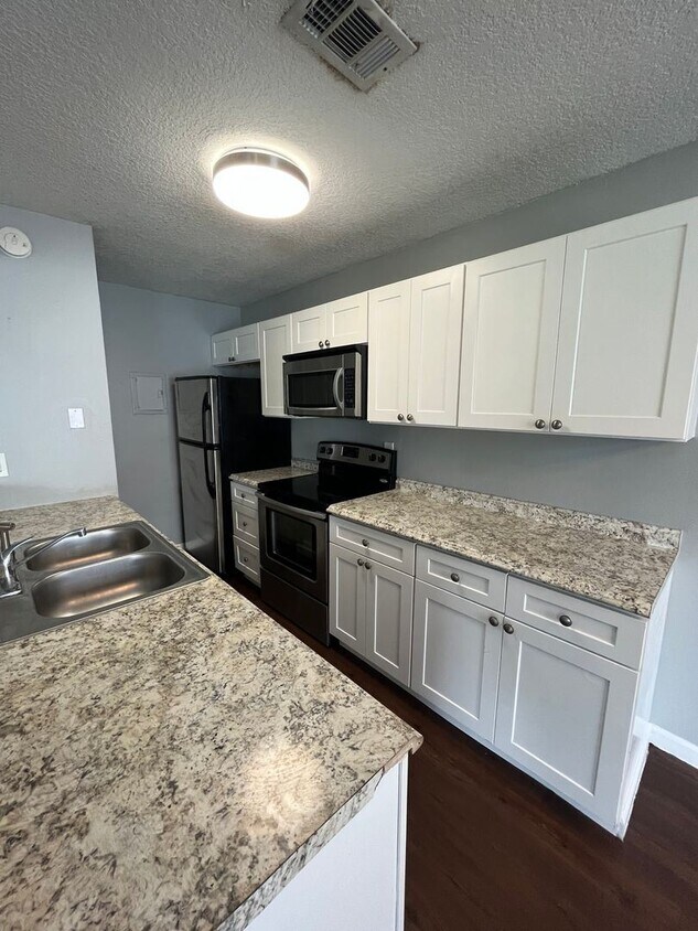 Primary Photo - 2 br, 1 bath House - 804 W TIFFANY DR #3