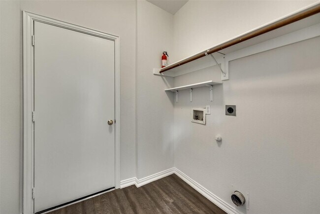 Foto del edificio - 5501 Fairfax Ct