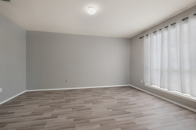 Building Photo - 1103 Par Four