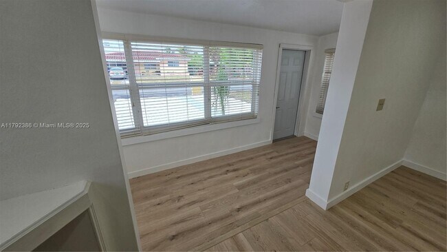 Building Photo - 1448 NE 24th Ct
