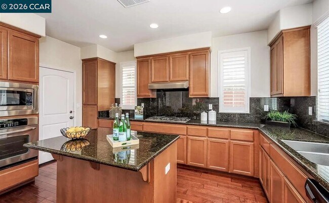 Foto del edificio - 2077 Arlington Way