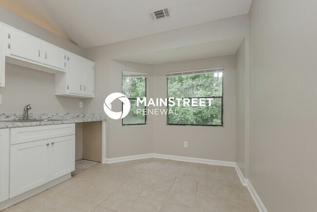 Foto del edificio - 3 Bedroom Pet-Friendly Home in Fairburn, G...