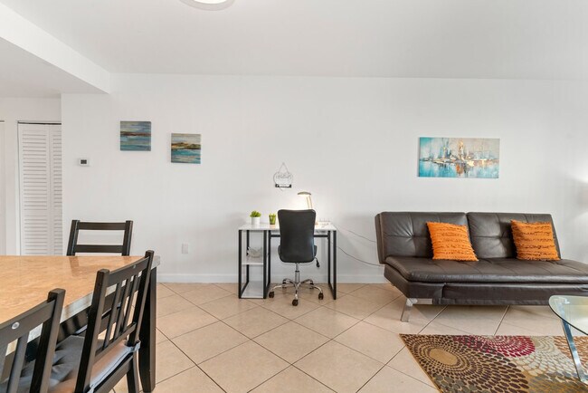 Foto del edificio - 2280 SW 32nd Ave