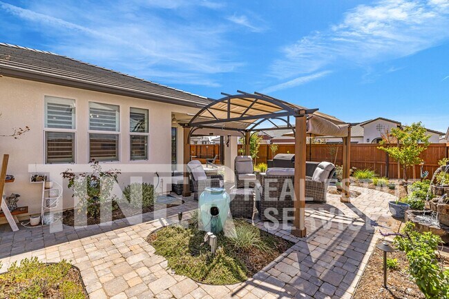 Foto del edificio - 4622 Highland Lk Dr