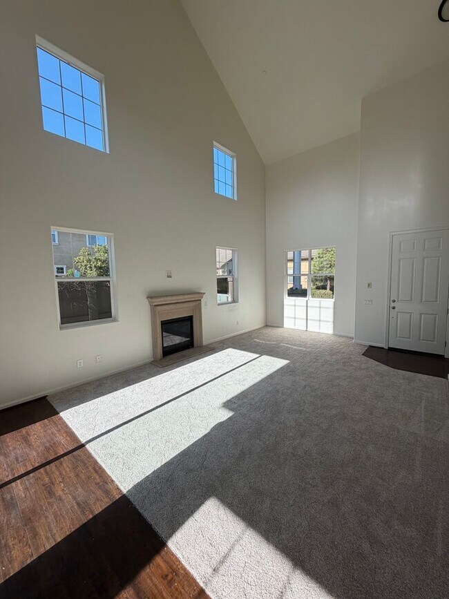 Building Photo - 1609 Barolo Pl