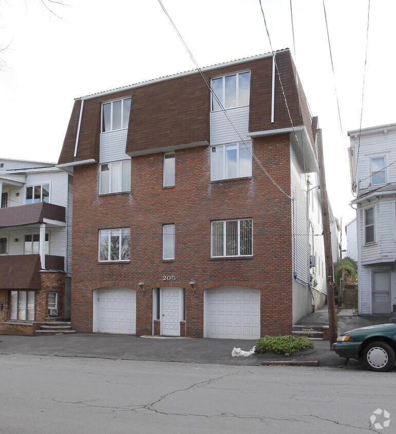 Primary Photo - 205 S Webster Ave