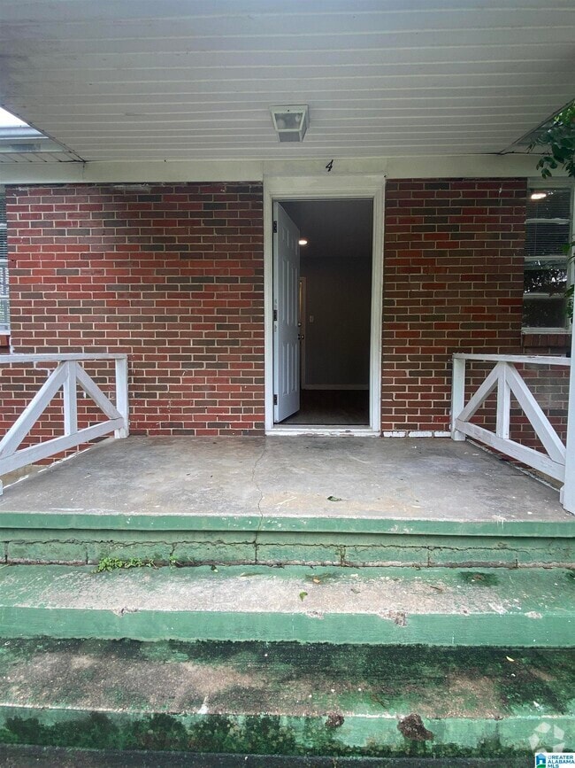 Building Photo - 1000 4th Ave W