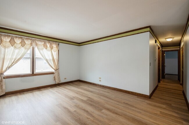 Building Photo - 241 Sunset Ct