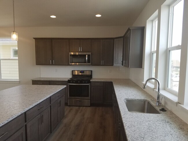 Foto del edificio - 4 bed 3.5 bath in Belgrade.