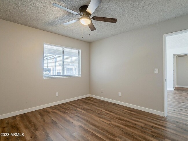 Foto del edificio - 1630 E Baseline Rd