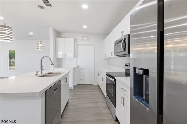 Building Photo - 1406 Ford Cir