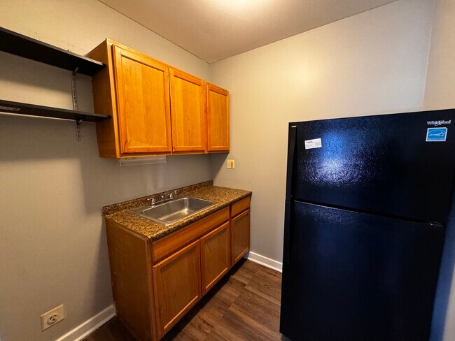 Foto del edificio - 7048 S Merrill Ave