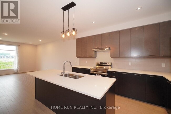 Building Photo - 770 Solarium Ave