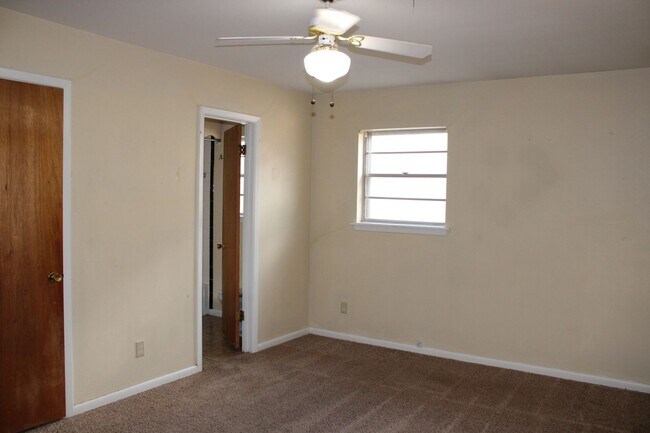 Foto del edificio - 5111 Leland Dr