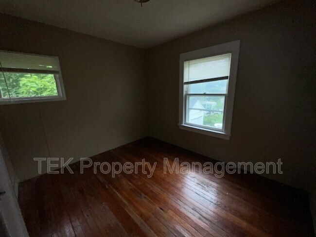 Foto del edificio - 444-446 Cottage Street