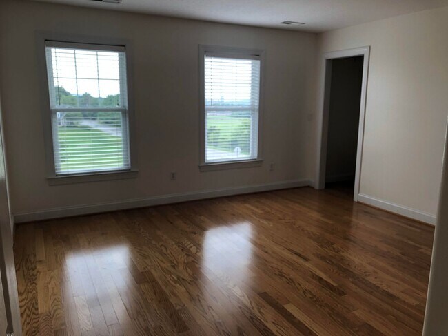 Building Photo - Quiet Blacksburg Townhome with 2 Car Garage