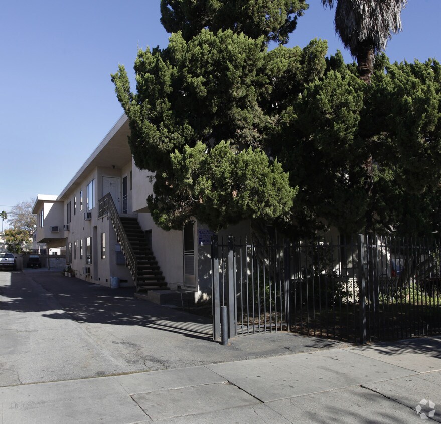 Primary Photo - 14149 Delano St