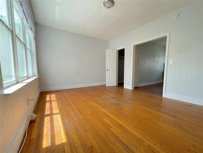 Foto del edificio - 319 W 28th St