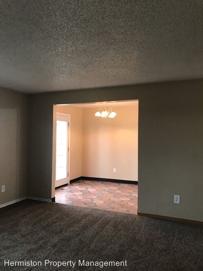 Building Photo - 360 E Dogwood Ave
