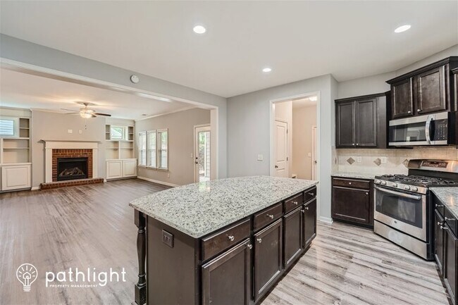 Building Photo - 280 S Village Square