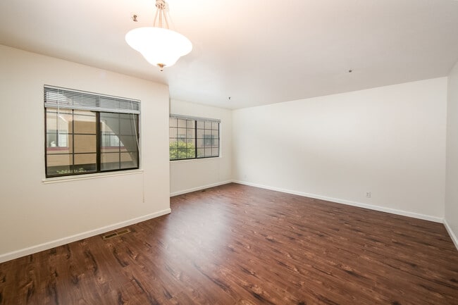 Building Photo - 419 Dorado Terrace
