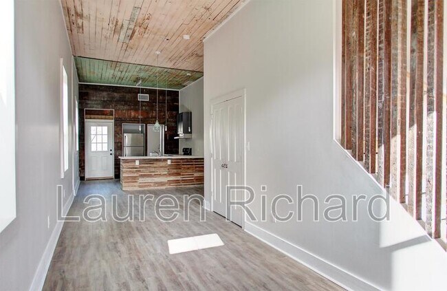 Building Photo - 2004 Foucher St