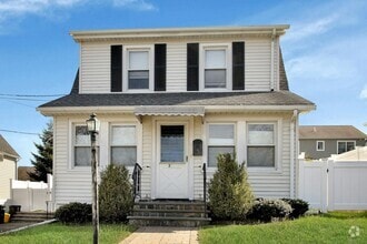 Building Photo - 31 Riggs Pl