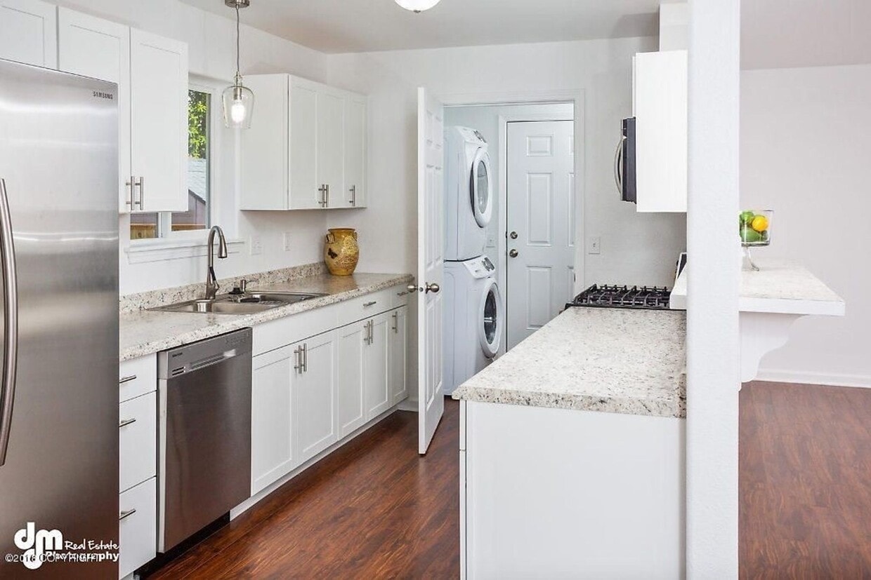 Primary Photo - Beautiful South Side Home
