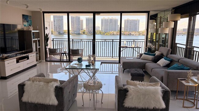 Foto del edificio - 17720 N Bay Rd