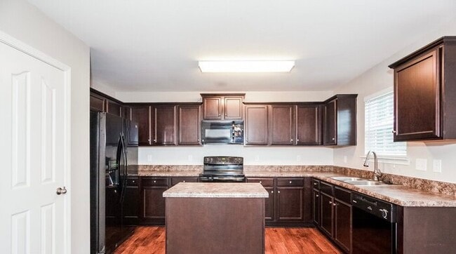 Building Photo - 4905 Broad Leaf Ct