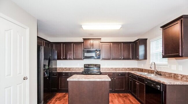 Foto del edificio - 4905 Broad Leaf Ct