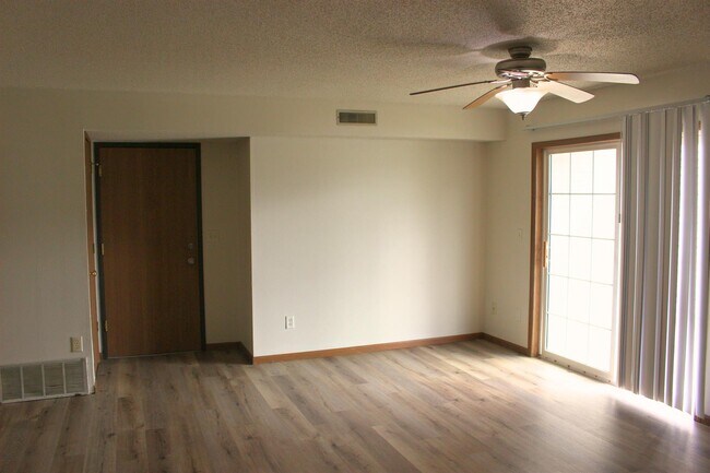 Foto del edificio - 560 Penn Ct