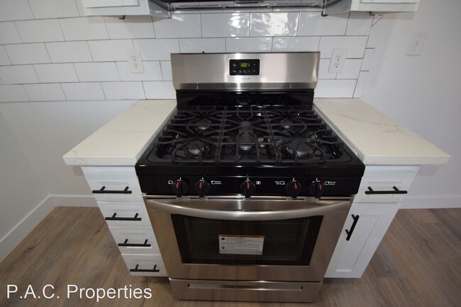 Building Photo - 2 br, 1 bath Apartment - 4565 Hazeltine Av...