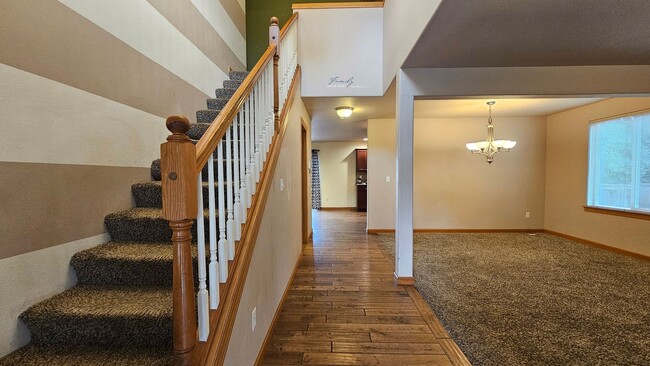 Building Photo - Large 4 Bed Home in Yelm
