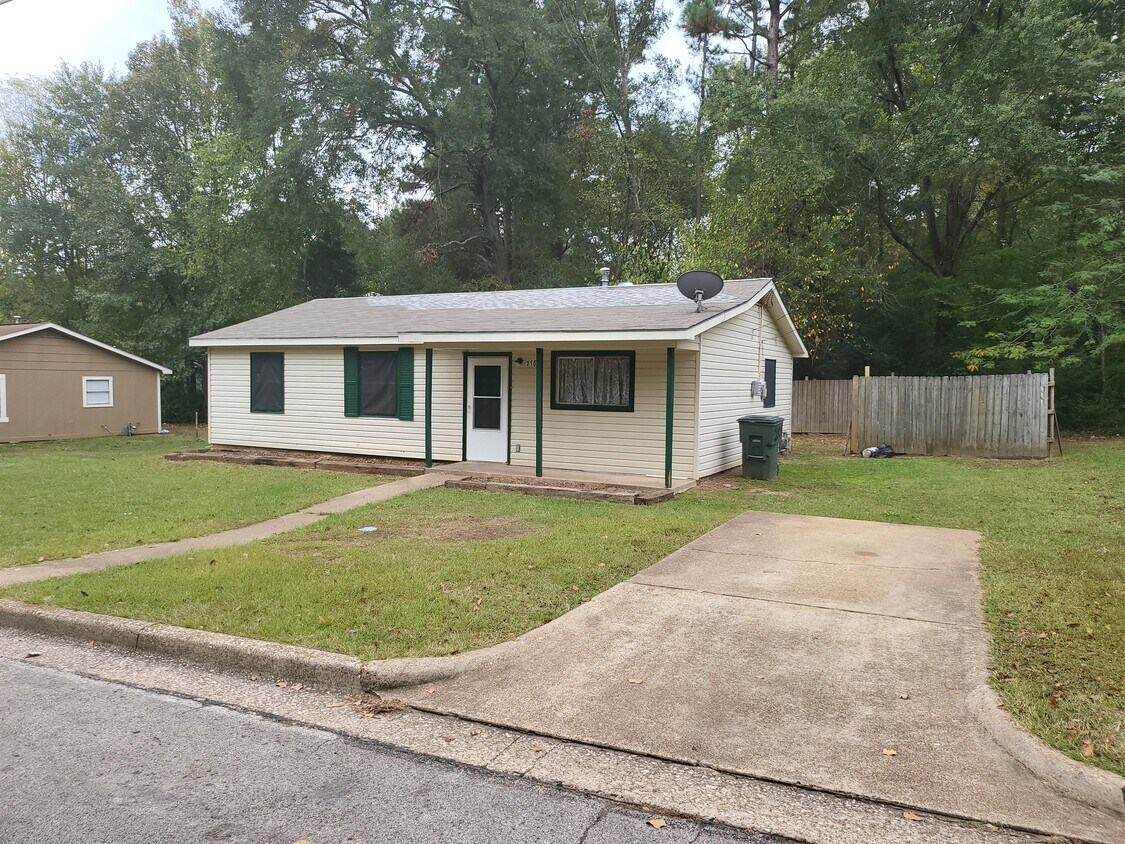 2108 Railroad St, Nacogdoches, TX 75961 House Rental in Nacogdoches