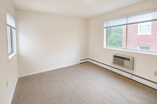 Interior Photo - Foxhall Terrace